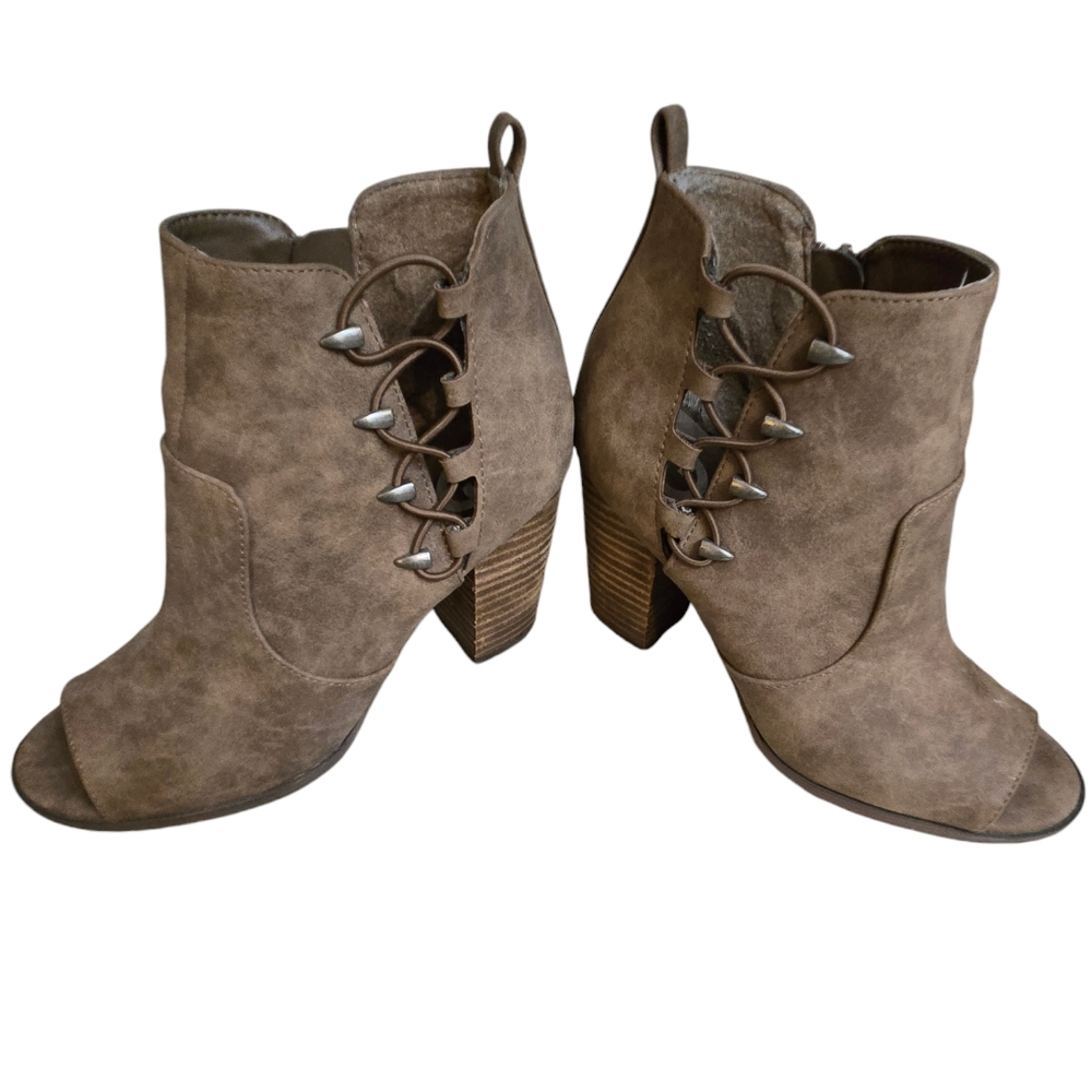 Guess open toe leather ankle booties. Women's 8 color brown